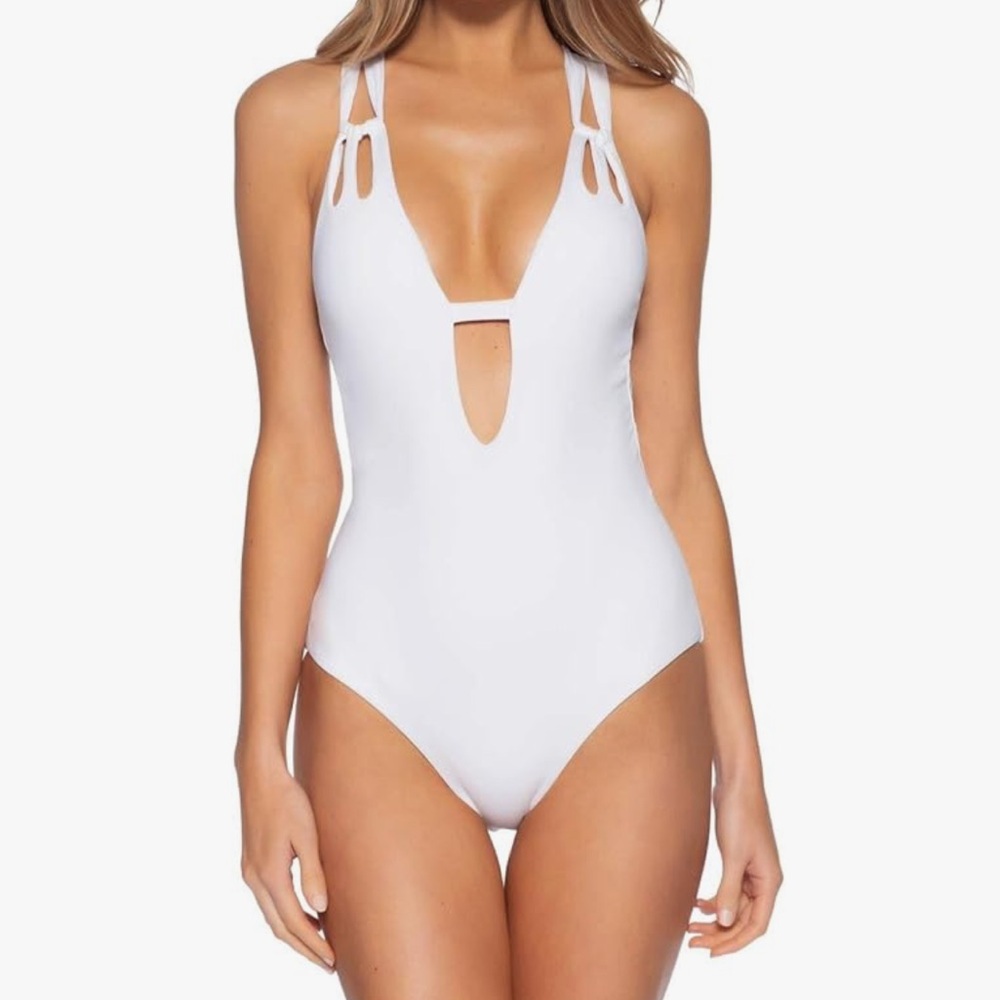 BECCA NWT White Skylar One Piece Swimsuit Medium 1 piece